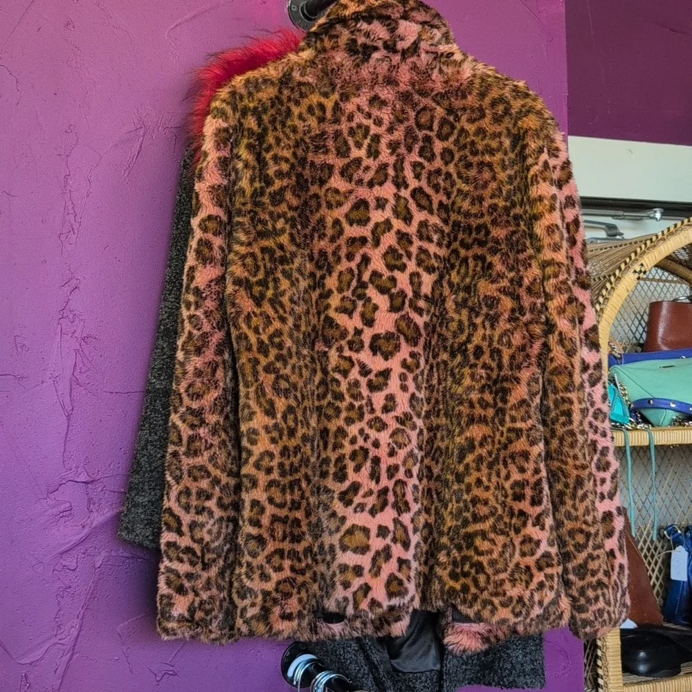 Pink Leopard Unreal Fur - Picture 4 of 4